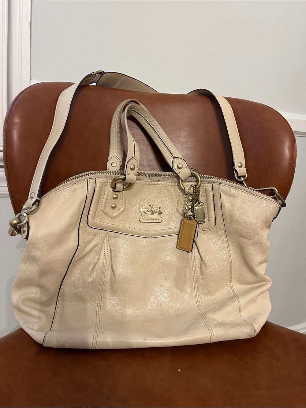 Vintage Coach Cream Leather Shoulder Bag
